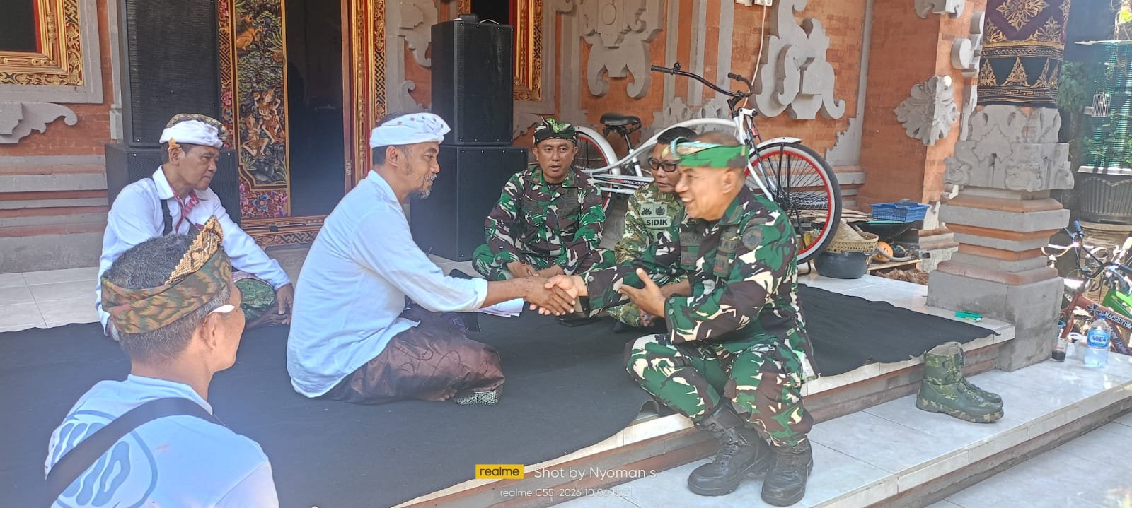 Dandim Klungkung Hormati Almarhum dengan Melayat di Rumah Duka