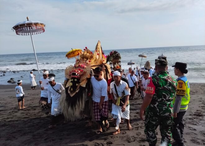 Aparat TNI Polri Jaga Ketertiban Ritual Melasti di Pantai Watu Klotok
