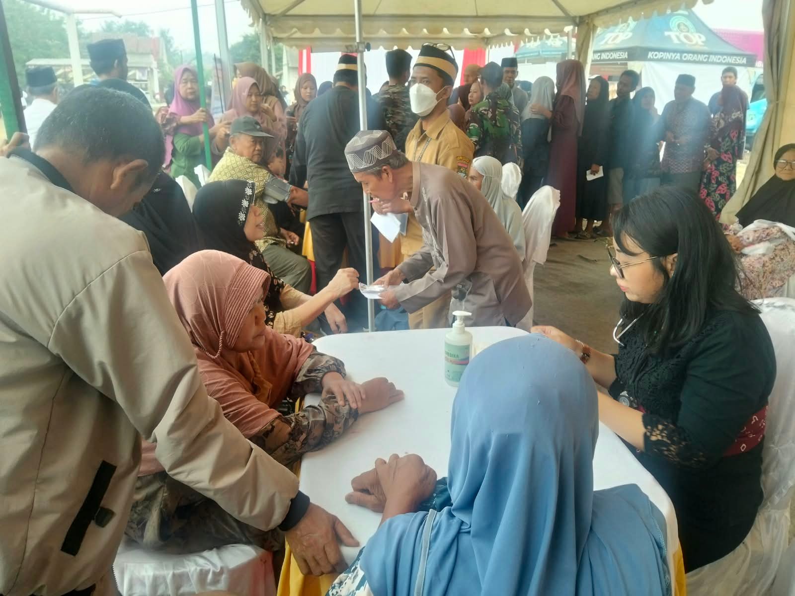 TMMD ke-130: Warga Sumur Bandung Nikmati Layanan Kesehatan Secara Gratis