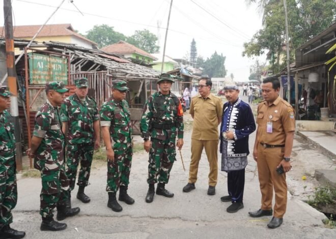 Tinjauan Kasrem dan Tim di Proyek Jalan TMMD untuk Desa Sumur Bandung