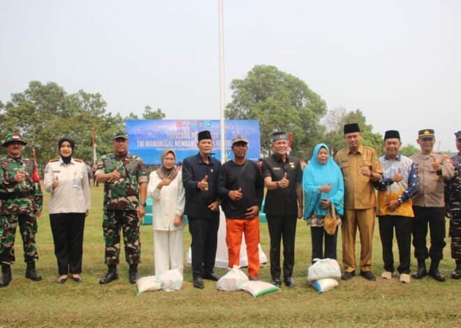Warga Kandang Limun Dapat Sembako di Gelaran TMMD ke-130 TNI