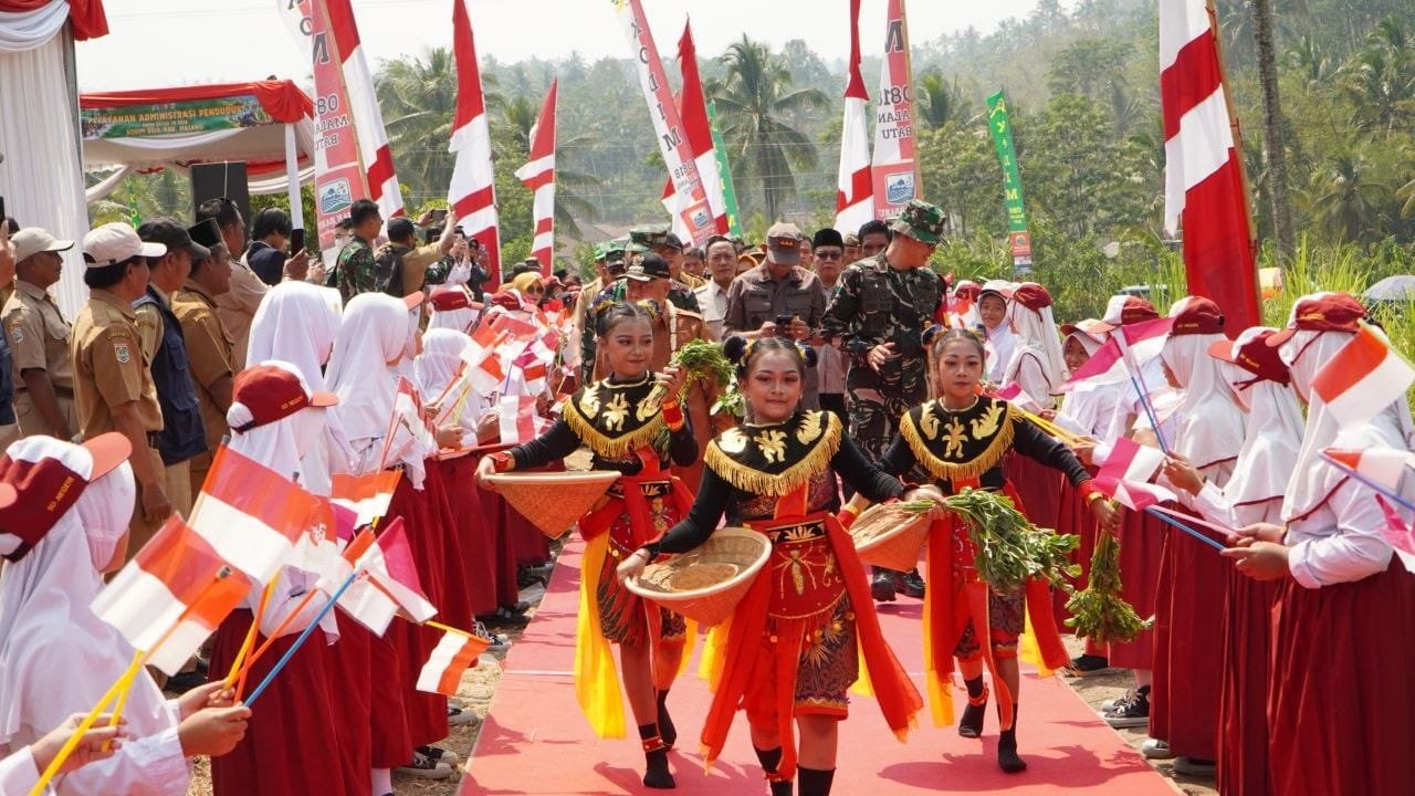 Siswa SD Taji Tampilkan Kebudayaan dalam Pembukaan Program TMMD ke-130 di Malang